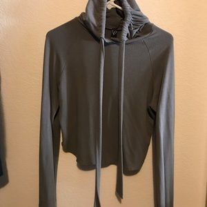 Cropped sweatshirt with hood